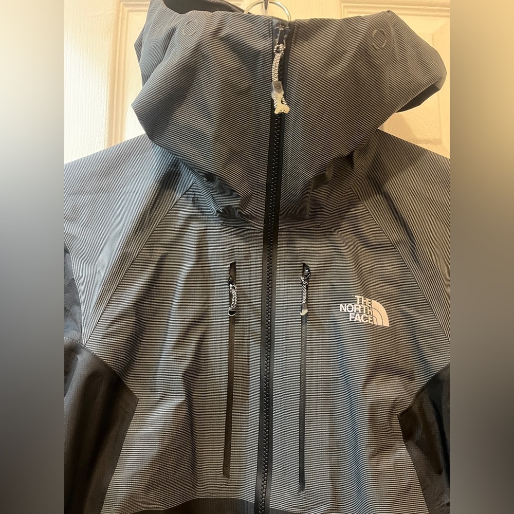 The North Face Women's Summit L5 Fuseform Gore-Tex C-Knit Jacket - Picture 4 of 7
